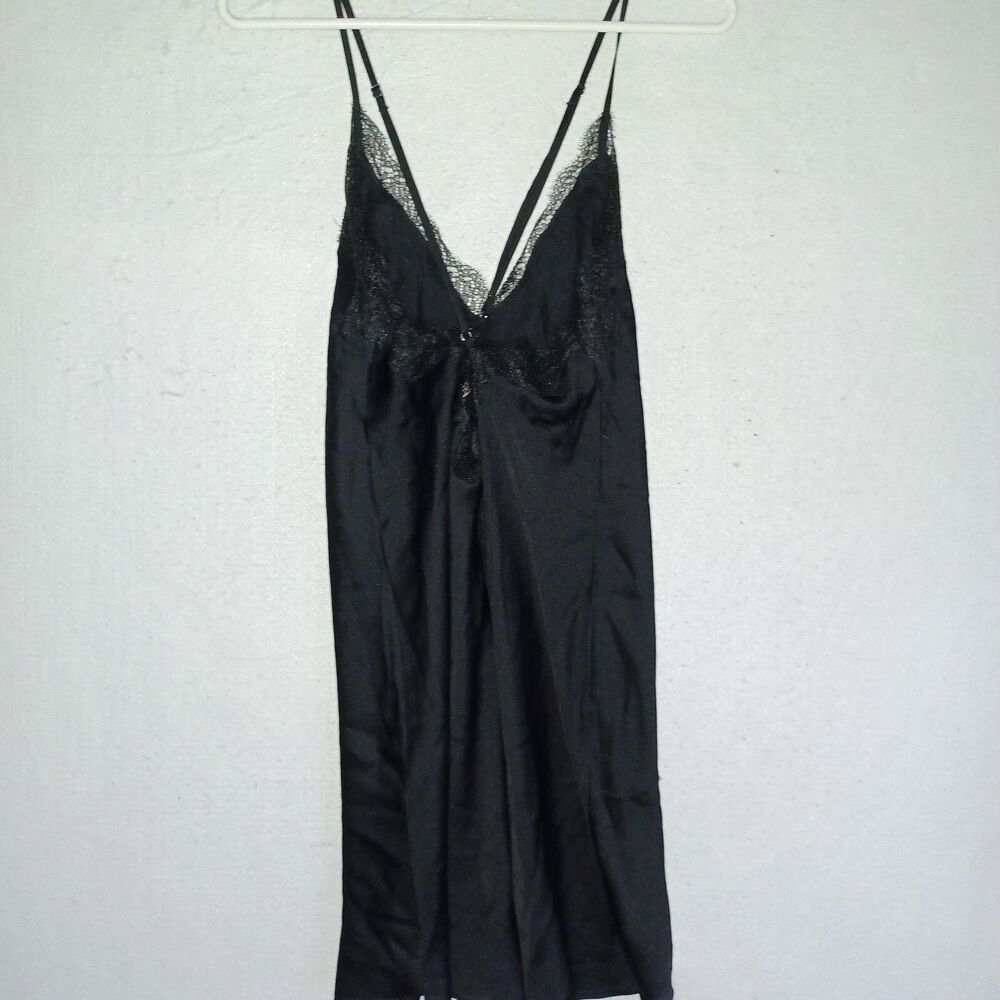 Victoria Secret lingerie Negligee sz M sexy satin cross strappy lace trim black